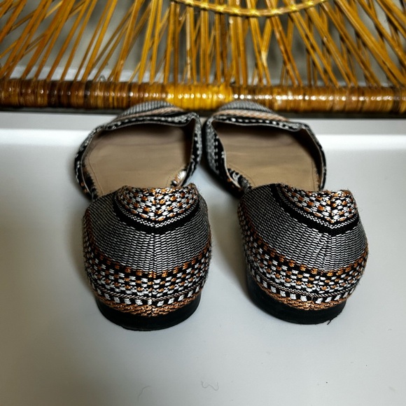 Perfect condition Isaac Mizrahi woven flats. Colors are black, orange and white. - Picture 3 of 7